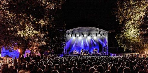 Der Burghauser Konzertsommer kehrt 2026 auf die Burg zurück. Das Finale 2024 bestritt Haindling. Foto Demmelhuber