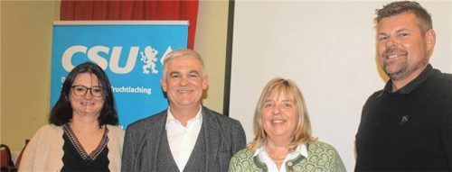 Der CSU-Ortsverband Seeon-Seebruck-Truchtlaching hat Kandidaten für den Gemeinderat nominiert. Die ersten vier Plätze bei den Kommunalwahlen im kommenden Jahr belegen (von links) Maria Billinger (Platz 4), Franz Wörndl (Platz 1), Manuela Kral (Platz 2) und Thomas Reitmeier (Platz 3).Foto rasch