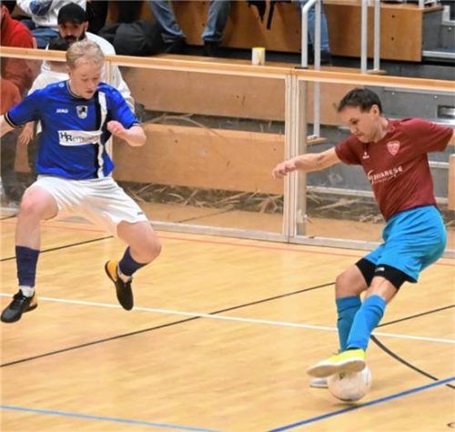 Der Haken wirkt noch immer: Armin Parstorfer im Zwischenrunden-Spiel gegen Forsting.Foto Franz Ruprecht