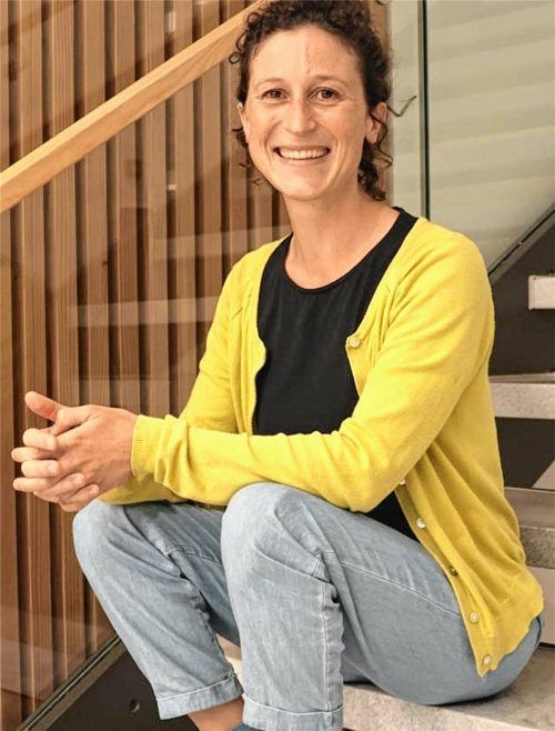 Der Landkreis Rosenheim sucht ehrenamtliche Vormünder. Rahel Wacker, Koordinatorin des Angebots am Landratsamt, möchte Menschen für diese wichtige Aufgabe begeistern. Foto Imago/Steinach/Landratsamt Rosenheim