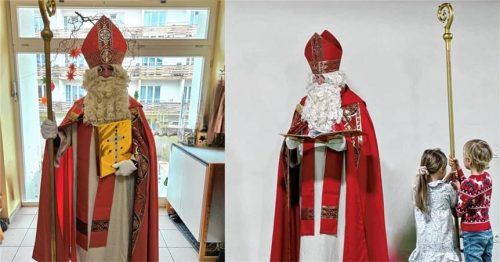 Der Nikolaus kommt in den Kindergarten St. Irmengard. Kurz darauf dürfen die Kinder den Stab des roten Mannes alias Matthias Wicha halten.Foto  re