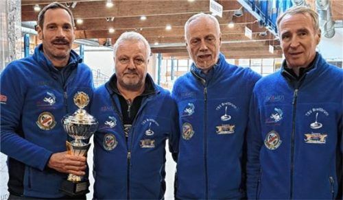 Der TSV Breitbrunn II hat in der Besetzung Stefan Langl, Hans und Franz Obermair sowie Hans Schneider (von links) den Kreispokal der Ü50-Senioren gewonnen.Foto Kamhuber