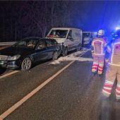 21-Jähriger unachtsam: Vier Fahrzeuge kollidieren