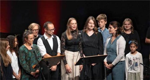 Die Akteure des Abends singen gemeinsam die Zugabe „What it sounds like“.Foto Carolin Emde