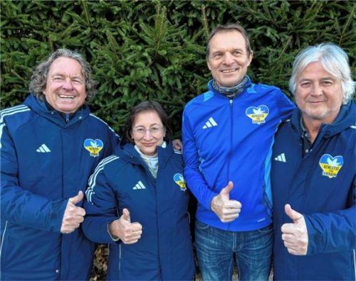 Die alte und neue Vorstandschaft von Athletes for Ukraine (von links): Zweiter Vorsitzender Franz Wimmer, Schriftführerin Melissa Lange, Vereinsgründer und Vorsitzender Jens Steinigen und Schatzmeister Josef Weininger. Foto Kas