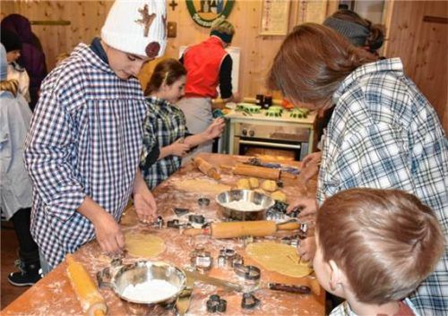 Die Backwerkstatt vom Marquartsteiner Gartenbauverein war bestens besucht. Foto wunderlich