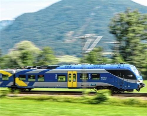 Die Betriebsqualität der Netze wurde kürzlich untersucht, hier ein Zug unterwegs im Inntal.Foto Bahn