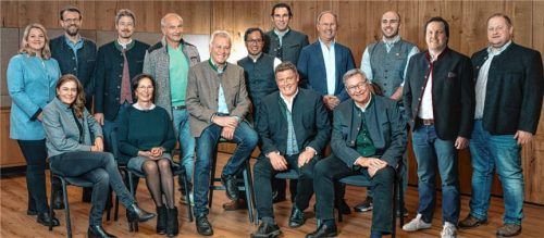 Die CSU-Kandidaten für den Oberaudorfer Gemeinderat rund um Ortsvorsitzenden Alois Holzmaier (Mitte). Foto re