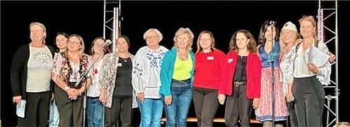 Die ehrenamtlichen Integrationslotsen: (von links) Mariann Chevara-Herold, Sybille Biliuta, Larissa Cotan, Corina Biliuta, Sabah Mahmood Haji, Inna Biloshapka, Tatjana Martel, Fatime Sadiku, Besa Sadiku, Emina Salman-Saljaj, Xhenoina Toska und Jelena Djakovic. Foto Landratsamt