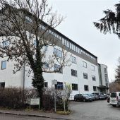 Ersatzklassenzimmer in Gewerbehalle?