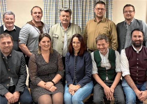 Die Gemeinderatskandidaten der Pittenharter CSU: (hinten, von links) Sebastian Esterlechner, Stefan Kirschner, Sepp Reithmeier, Roland Kirr und Markus Guggenhuber sowie (vorne, von links) Reinhard Schreiner, Anna-Maria Siglreithmaier, Nadine Mayer, Philipp Spiel und Georg Schartner. Foto re