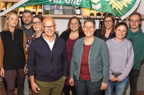 Die Grünen-Kandidaten: (von links) Alina Massari, Andreas Massari, Kathrin Horbach, Bürgermeisterkandidat Thomas Döring, Anna Koller, Tina Winterer, Kathrin Brendel, Marion Langrieger und Paul Sänger. Foto  Stoeger