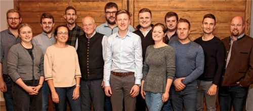 Die Kandidaten der Rotter CSU: (von links) Thomas Wollmannsperger, Katharina Rinser, Georg Leineweber, Marie-Luise Saller, Michael Seiter, Wast Mühlhuber, Sebastian Brunnthaler, Matthias Eggerl, Martin Ametsbichler, Annalena Springer, Benedikt Barth, Andreas Senega, Leonhard Rinser, Wolfgang Kinzner. Nicht auf dem Bild sind Alexander v. Hagmann und Sophia Schreyer. Foto RE