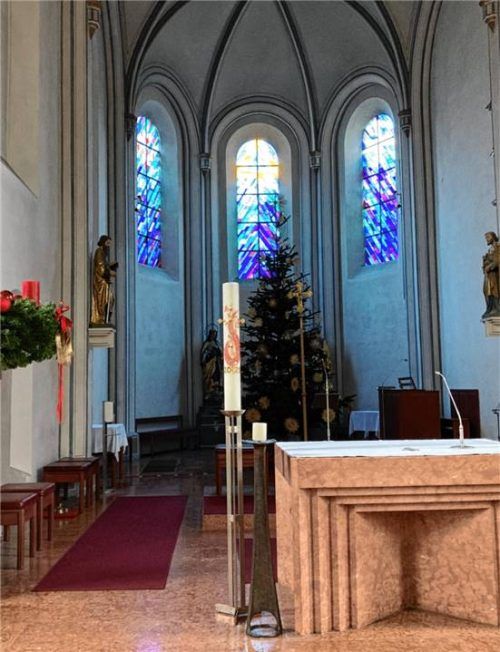 Die katholische Kirche Heilige Dreifaltigkeit in Kolbermoor ist für das Fest bereit. Foto Weinzierl