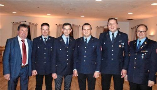Die neu gewählte Vorstandschaft: (von links) Wahlleiter Lorenz Kronberger, Josef Völkl, Martin Prametsberger, Georg Steinberger, Alois Steinberger und Kreisbrandinspektor Bernd Michel. Foto wagner