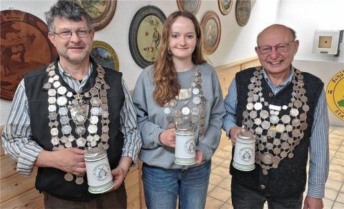 Die neuen Schützenkönige der SG 1887 Staudham: (von links) Stefan Färber, Simone Neumann und Karl Hille. Foto RE