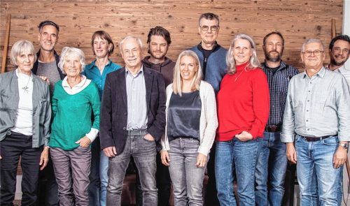 Die parteifreie Umweltliste „Bürger für Prien“ hat ihre Kandidaten für die Kommunalwahl 2026 im Bayerischen Hof aufgestellt und zentrale Schwerpunkte für die nächste sechsjährige Wahlperiode benannt. Foto re