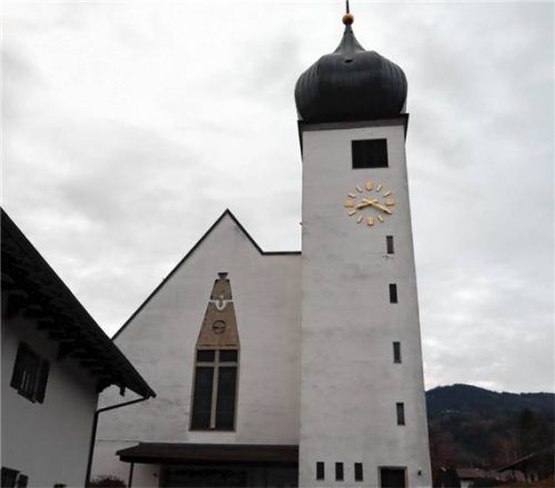 Die Pfarrkirche Herz Jesu ist das Zentrum des geistlichen Wirkens in Bad Feilnbach. Foto Strim
