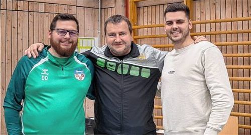 Die Sieger des Watt-Turniers: Dominik Dittrich (links) und Sebastian Gottwald (rechts) mit Spielleiter Stefan Greilinger in der Mitte.Foto gerstner