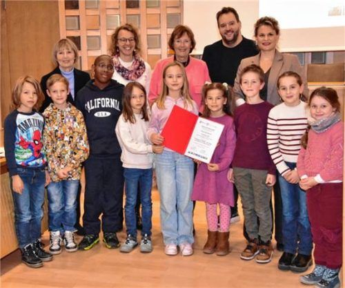 Die stolzen Schüler bei der Auszeichnung.Foto Schlecker