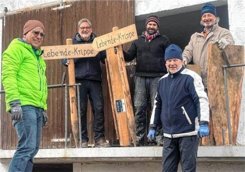 Die tatkräftige Aufbaumannschaft war fleißig. Foto RE