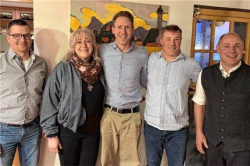 Die Top-Kandidaten der Freien Wähler Bernau: (von links) Donat Fischer, Ulrike Adler, Florian Wöhrer, Christian Praßberger und Franz Praßberger.Foto Adersberger