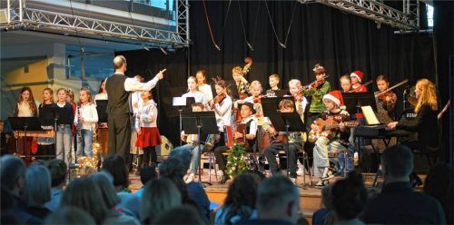 Die verschiedenen Musikgruppen und Ensembles boten ein abwechslungsreiches Programm.Foto  re