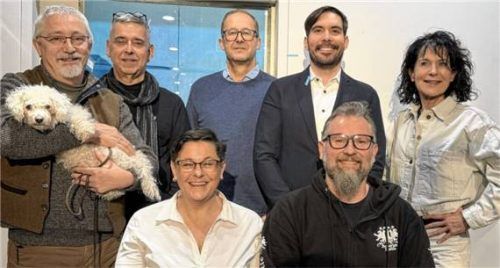 Diese Mannschaft tritt für die Freien Wähler/UP an: (von links oben im Uhrzeigersinn) Markus Dick, Franz Reindl, Martin Niedermeier, Christopher Ehrenböck, Christine Degenhart, Christoph Hartl und Bettina Pan. Nicht im Bild ist Dr. Beate Burkl.Foto  Benedikt Pan