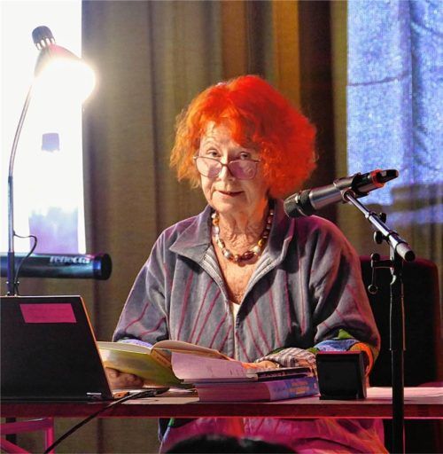 Dr. Roswitha Budeus-Budde während ihrer Lesung im Gymnasium. Foto rückert