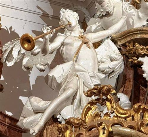 Ein Bild des Posaune blasenden Engels aus der Rotter Pfarrkirche ziert das Album-Cover der neuen CD. Foto re