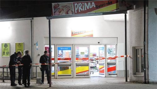 Ein Mitarbeiter eines Waldkraiburger Getränkemarktes erlebte am Abend vor Heiligabend ein Horrorszenario. Mit einer Waffe wurde er von einem maskierten Räuber bedroht. Ein Schuss streifte ihn am Oberschenkel. Foto fib/Eß