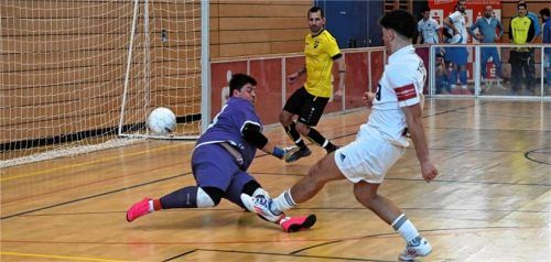 Ein Treffer für den TSV Kastl im Duell gegen den SV Pang.Foto Franz Ruprecht