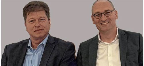 Engagieren sich für eine Pflege, die sich am Menschen orientiert: Versorgungswissenschaftler Elmar Stegmeier (links) und CSU-Landtagsabgeordneter Bernhard Seidenath.Foto privat