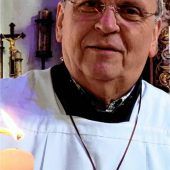 Kirche mit Aquarium und Hunden belebt