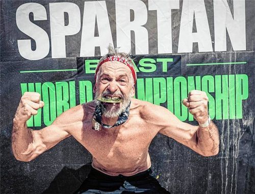 Er hat es geschafft: Stephan Hammerl dominierte die Konkurrenz bei den Abu Dhabi Spartan World Championships und wurde Weltmeister in seiner Altersklasse.Fotos  privat