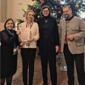 <p>Erinnerungsfoto: (von links) Simone Brugger, Viktoria Zettel, Landtagspräsidentin Ilse Aigner und Landtagsabgeordneter Sascha Schnürer.</p>