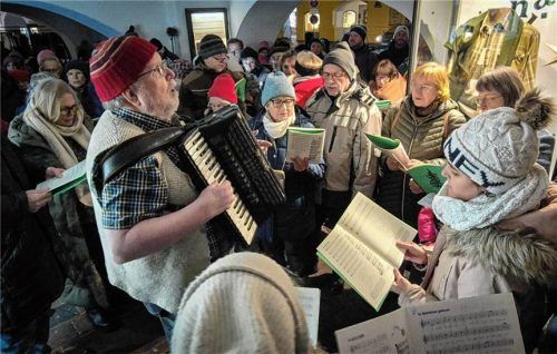 Ernst Schusser führte wie immer fröhlich und gekonnt durch den Abend. © Rieger