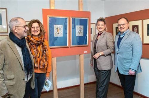 Eröffneten die Ausstellung: (von links) Kulturbeauftragter Karl Aß, Priens Kulturreferentin Karina Dingler, die Kulturreferentin des Landkreises Rosenheim, Anke Hellmann, und Bürgermeister Andreas Friedrich. Foto berger
