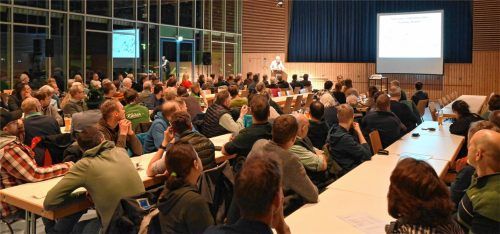 Etliche Bürger nutzten die Gelegenheit, sich aus erster Hand über den Stand der Dinge in der Gemeinde informieren zu lassen. Foto Deindl