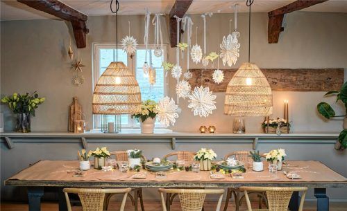 Festmahl unterm Sternenhimmel: Diese weihnachtliche Tafel verbindet natürliche Materialien mit liebevollen Details. Fotos mettekrull.com