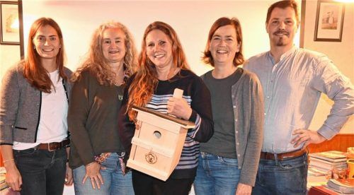 Freuen sich auf die neuen Möglichkeiten in der Jugendarbeit: (von links) Susanne Summerer (Kreisfachberatung für Gartenkultur und Landespflege), Andrea Gratze (Kreisjugendsprecherin), Margarete Bernrieder (Kreisjugendsprecherin), Isabella Eicher (Kreisjugendbeauftragte), und Daniel Richter (Kreisfachberatung für Gartenkultur und Landespflege).Foto Eicher