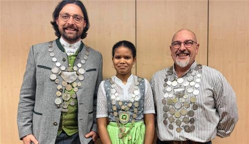 Freuten sich über ihre Auszeichnung (von links): Luftpistolenkönig Armin Zünhiel, Jugendkönigin Jasmin Albrecht und Luftgewehrkönig Robert Poschner. Foto re