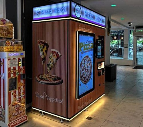 Frische Pizza aus dem Automaten. Und das in nur vier Minuten. Möglich ist es in Neuötting. Foto privat