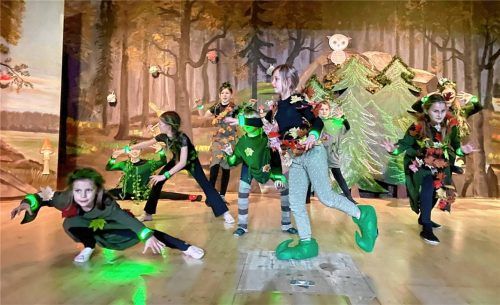 Für den ersten großen Wow-Effekt sorgten die Kobolde mit ihrem geheimnisvollen Tanz. Fotos Neuwirth