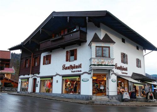 Für dieses Anwesen an der Weitseestraße legte der Gemeinderat fest, dass im Erdgeschoss nur Einzelhandelsgeschäfte zulässig sind sowie im Ober- und im Dachgeschoss Wohnungen.Foto  Hauser