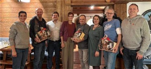 Geehrt wurden: Christian Dorner (20), Irene Mayer (15), Sabine Friedrich (15), Peter Wernicke (15), Gunnar Krauss (15), Michael Hollerith (10). Nicht auf dem Bild: Eveline Hager (20), Tomasz Pieter (15), Markus Hiebl (10).