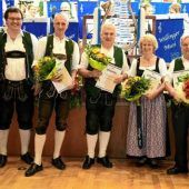<p>Geehrte Mitglieder: (von links) Leonhard Eisner, Michael Stadler, Sepp Ranner, Alfred Eisner, Marga Altenburger, Hans Schmid und Andreas Mayer.</p>
