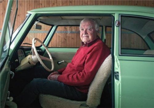 Gerhard Rosenberger in seinem DKW Junior der früheren Auto Union.Foto Günster