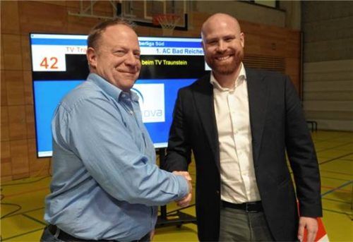 Gratulation zur Meisterschaft: Traunsteins Ringer haben sich frühzeitig den Titel geholt. Foto Wittenzellner