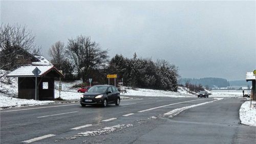 Groß ist die Freude in Grabenstätt über den näher rückenden Lückenschluss des Radweges zwischen Tettenmoos und Erlstätt, der seit Jahren auf Eis lag. Wie Bürgermeister Gerhard Wirnshofer in den Bürgerversammlungen in Grabenstätt und Erlstätt verriet, könne die Kreisstraße nach erfolgreichen Grundstücksverhandlungen nun verlegt und damit der Rad- und Gehweg endlich durch den Straßenbaulastträger Landkreis Traunstein gebaut werden. Foto Müller